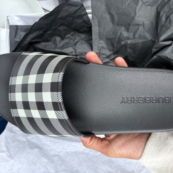 Burberry Monochrome Check Slides - Picture 1 of 6